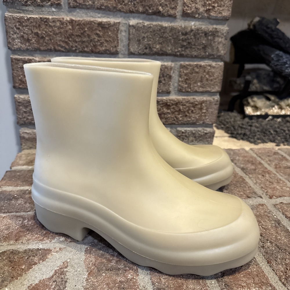Vince Nia Moonlight Nude Lug Sole Women Waterproof Rain Boots Size 8‎ #452